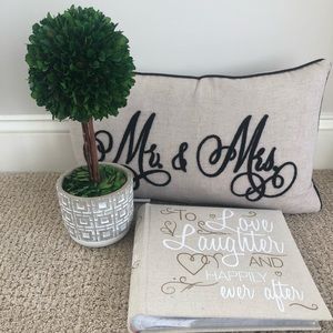 Mr.&Mrs pillow and album